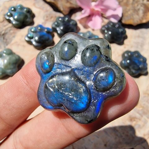 labradorit-asvany-mancs