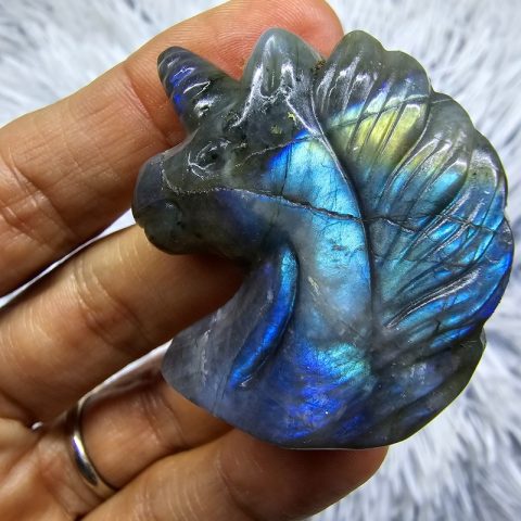 labradorit-unikornis