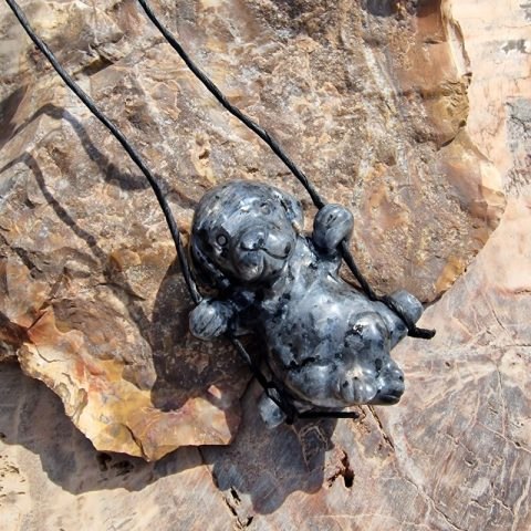 larvikit-asvany-kutya