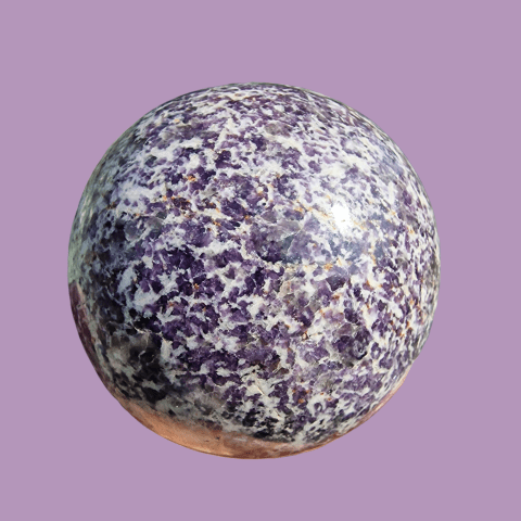 lepidolit-asvany-golyo