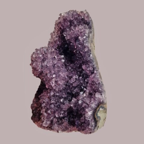 ametiszt ásvány geóda lila kristályokkal 1490 g 16,8 x 10,3 cm