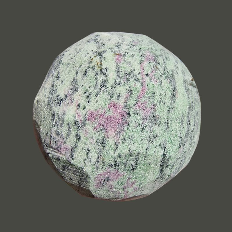 Rubin-zoizit ásvány golyó rusztikus felülettel 8 cm