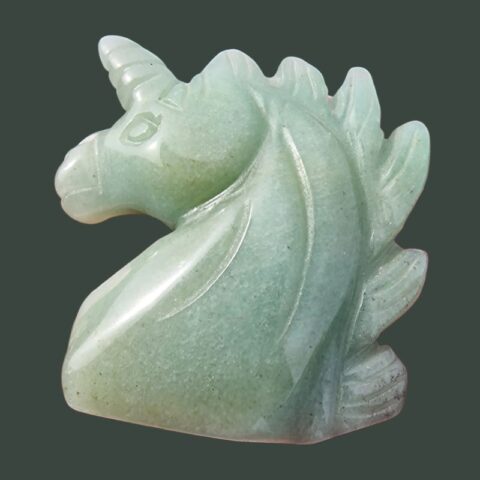Aventurin unikornis faragvány világos zöld ásványból, 5,2 x 5 cm-es dísztárgy